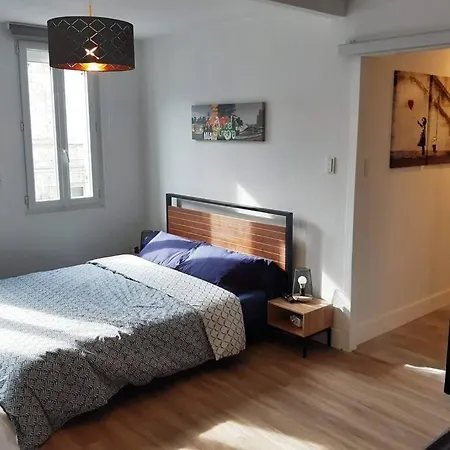 Апартаменты Grand T2 55m2 Le New-york En Centre - Terrasse Privee Et Parking Gratuit La Roche-Chalais