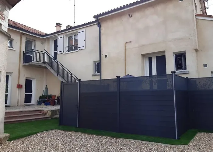 Grand T2 55m2 Le New-york En Centre - Terrasse Privee Et Parking Gratuit La Roche-Chalais